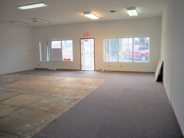 Retail For Lease: 950 Corporate Pkwy, Wentzville, MO 63385